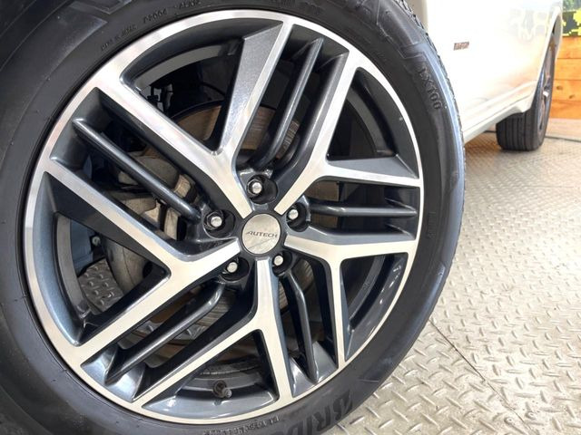 �y����19�C���`�A���~�z�C�[���z�O�ςɃ}�b�`���������A���~�z�C�[���𑕒����Ă���܂��B�e��ЊO�A���~�z�C�[����A�X�^�b�h���X�^�C�����戵�����Ă���܂��B���񂲑��k����������