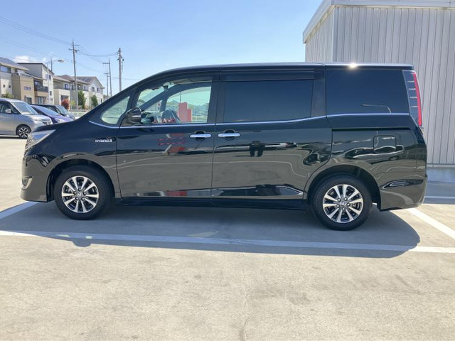 エスクァイアハイブリッド1.8 Gi プレミアムパッケージ ブラックテイラード