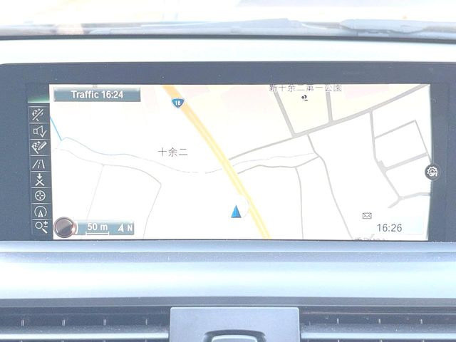 ��BMW�����i�r:��̊��̂���i�r�́A����������ԓ������o���Ă���܂��BBluetooth�Đ��ȂǃI�[�f�B�I�@�\���[�����Ă���܂��̂ŁA�^�]�����y���߂܂���