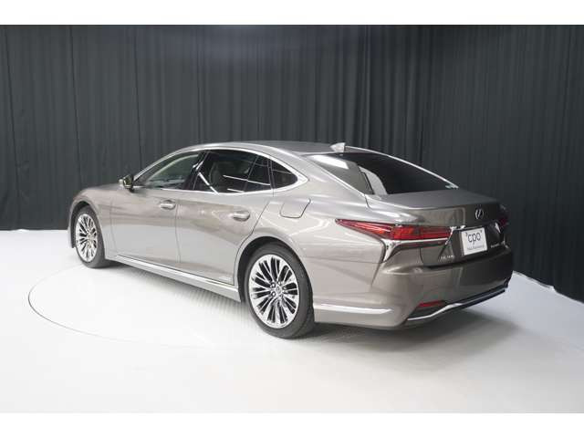 LS500h エグゼクティブ 4WD