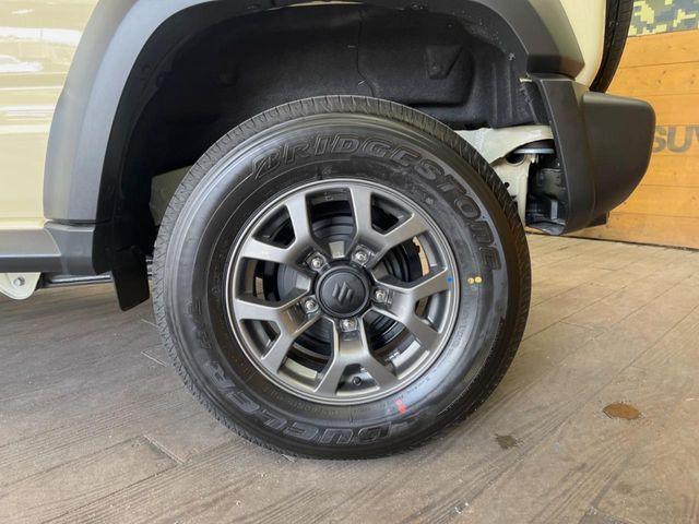 �y����15�C���`�A���~�z�C�[���z�O�ςɃ}�b�`���������A���~�z�C�[���𑕒����Ă���܂��B�e��ЊO�A���~�z�C�[����A�X�^�b�h���X�^�C�����戵�����Ă���܂��B���񂲑��k����������