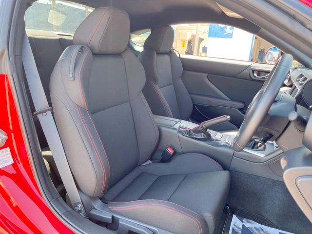 ドライバーによって運転しやすいポジションは異なり、あの車はどうなのか不安なこともありますよね。気になるお車は店頭で乗り込んでご確認いただけます♪
