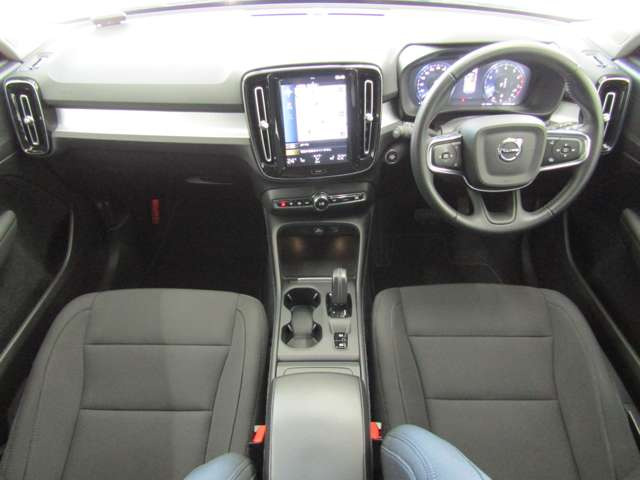 XC40B4 モメンタム