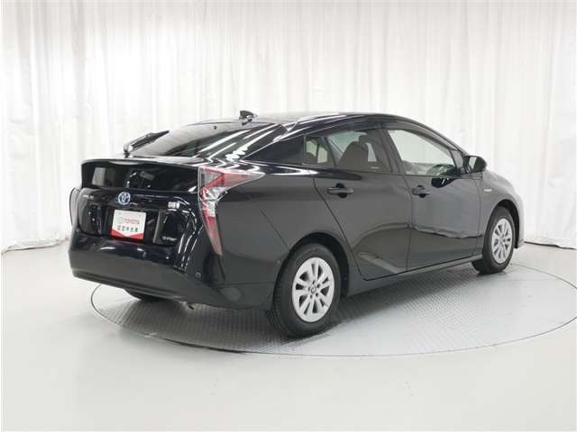 プリウス1.8 S セーフティ プラス E-Four 4WD