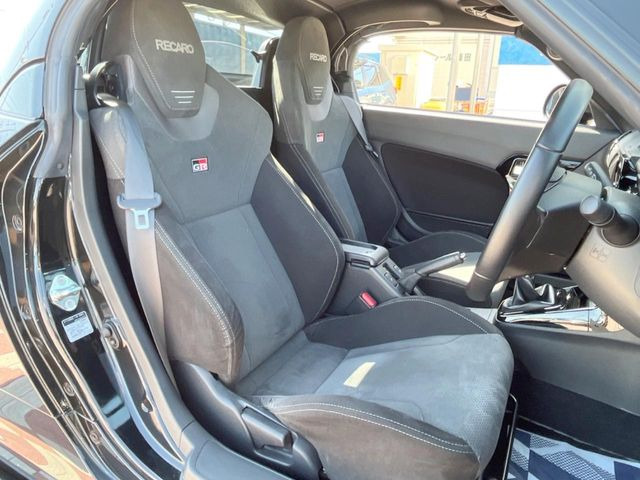 �yRECARO���V�[�g�z�l�ԍH�w�Ɋ�Â����ʈ����z�ɂ���č��ւ̕��S�Ⓑ���ԉ^�]���̔�J�������y������ڂŃ��J���Ƃ킩��X�|�[�e�B�ȃ��b�N�X�������ł��B
