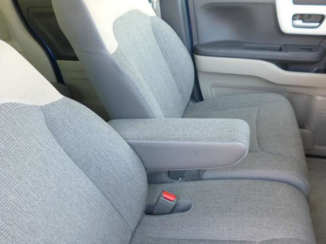 シート周りも工夫され運転手が使い易いようにデザインされています。