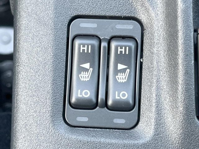 【シートヒーター】寒い日に重宝するシートヒーター!エアコンより早く温まってくれるので寒がりの人も安心ですね♪エアコンの温風は乾燥するから苦手、という方にもをおすすめです。