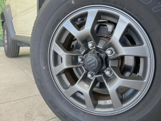 �y����15�C���`�A���~�z�C�[���z�O�ςɃ}�b�`���������A���~�z�C�[���𑕒����Ă���܂��B�e��ЊO�A���~�z�C�[����A�X�^�b�h���X�^�C�����戵�����Ă���܂��B���񂲑��k����������