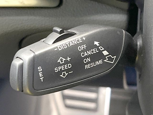 ●アダプティブクルーズコントロール:前の車との車間距離を一定にとりつつ、一定速度で自動走行してくれる次世代のクルーズコントロール!主に高速道路や自動車専用道路で使用する便利な機能です!