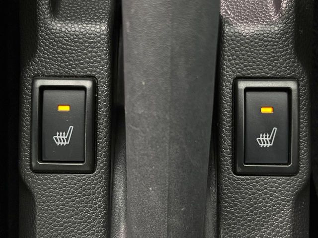 【シートヒーター】寒い日に重宝するシートヒーター!エアコンより早く温まってくれるので寒がりの人も安心ですね♪エアコンの温風は乾燥するから苦手、という方にもをおすすめです。