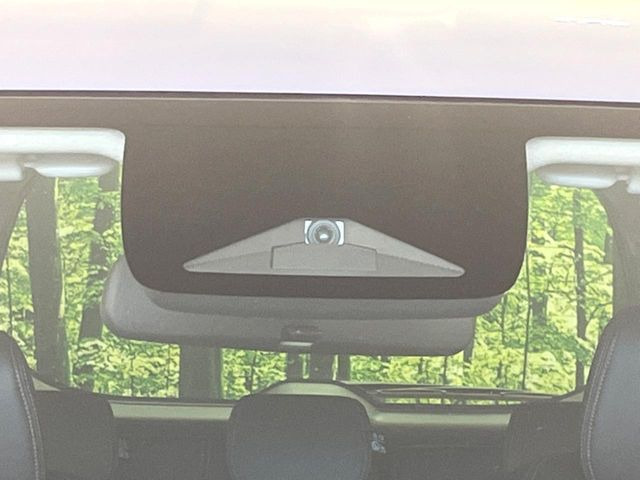 【ホンダセンシング】走行中に前方の車両等を認識し、衝突しそうな時は警報とブレーキで衝突回避と被害軽減をアシスト。より安全にドライブをお楽しみいただけます。