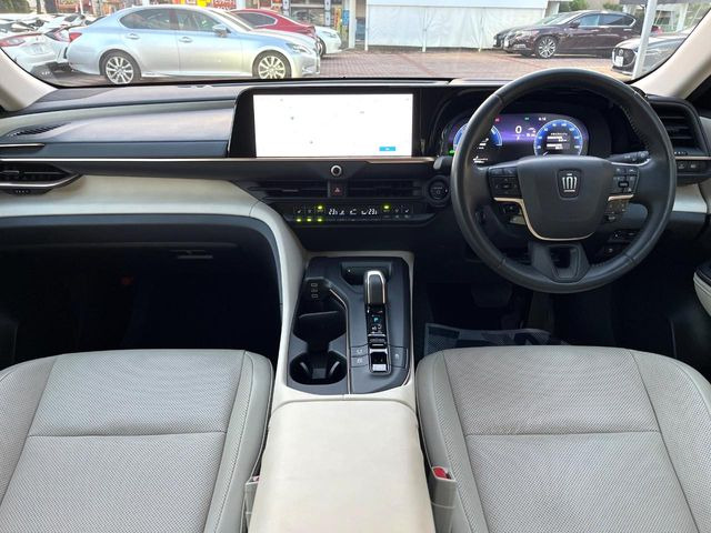 クラウンクロスオーバー2.5 G アドバンスト レザー パッケージ E-Four 4WD