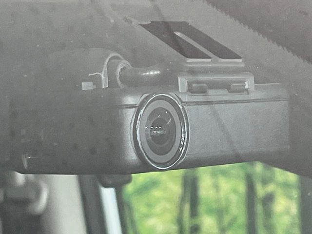 【ドライブレコーダー】ドライブレコーダー装備!走行中はもちろん、あおり運転や事故に遭遇した際、映像で記録し、万一のリスクに備えます。※記録用SDカードはお客様ご自身でご準備いただく必要があります。