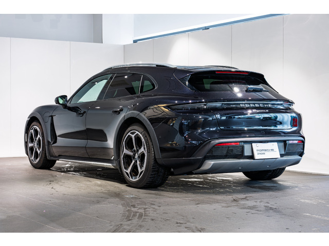 タイカンクロスツーリスモ4 4+1シート 4WD