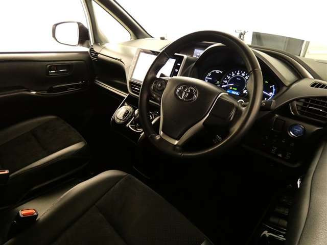 ヴォクシー1.8 ハイブリッド ZS 煌III