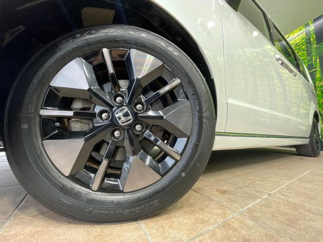 �y����16�C���`�A���~�z�C�[���z�O�ςɃ}�b�`���������A���~�z�C�[���𑕒����Ă���܂��B�e��ЊO�A���~�z�C�[����A�X�^�b�h���X�^�C�����戵�����Ă���܂��B���񂲑��k����������