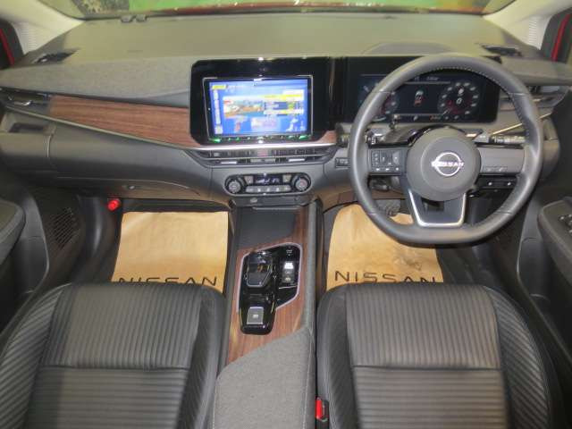 ノートオーラ1.2 G FOUR レザーエディション 4WD