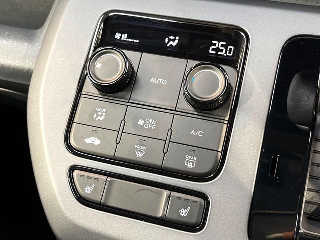 【シートヒーター】寒い日に重宝するシートヒーター!エアコンより早く温まってくれるので寒がりの人も安心ですね♪エアコンの温風は乾燥するから苦手、という方にもをおすすめです。