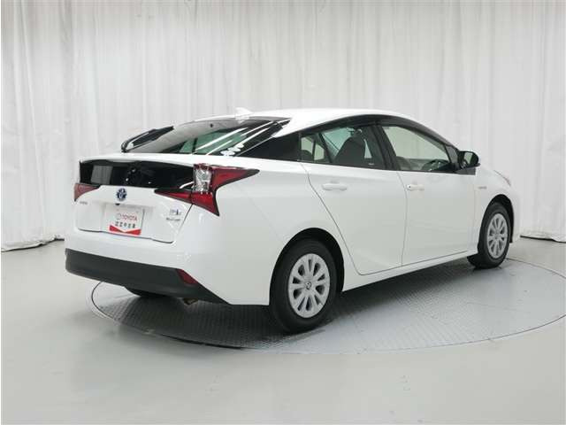 プリウス1.8 S E-Four 4WD