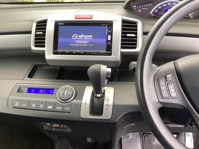 フリード1.5 G プレミアムエディション