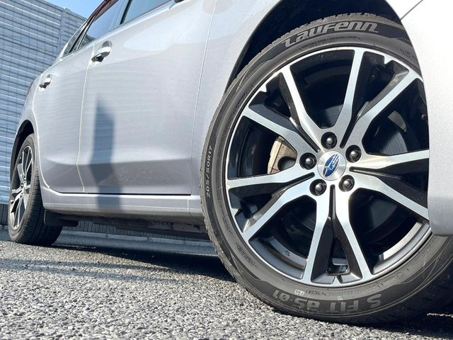 �y�����A���~�z�C�[���z�O�ςɃ}�b�`���������A���~�z�C�[���𑕒����Ă���܂��B�e��ЊO�A���~�z�C�[����A�X�^�b�h���X�^�C�����戵�����Ă���܂��B���񂲑��k����������