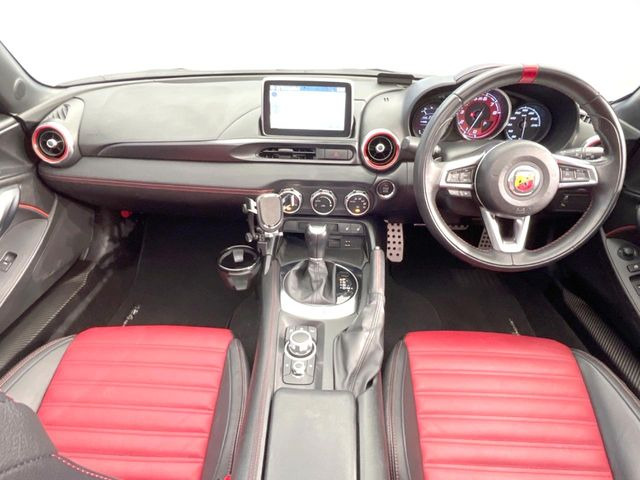 アバルト124スパイダー1.4