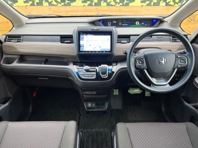 フリードハイブリッド