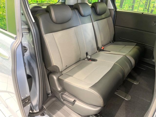 高品質なオリジナルフロアマットもオプションにてご用意しております。お好きなデザインやカラーをお車に合わせて選んでいただくことができます♪