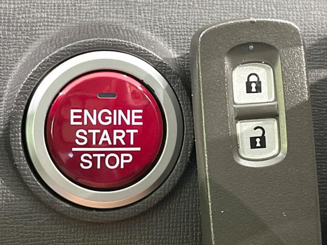 �yHonda�X�}�[�g�L�[�z�J�o����|�P�b�g�ɓ��ꂽ�܂܂ł��h�A�̎{���E�������\�ȃX�}�[�g�L�[�𑕔��B�G���W���̃I���E�I�t�����J�M�����o���K�v����������Ƃ��Ă��֗��ł���