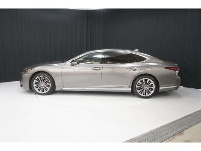 LS500h エグゼクティブ 4WD