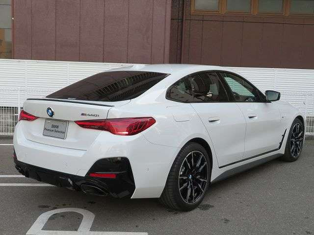 4シリーズグランクーペM440i xドライブ 4WD