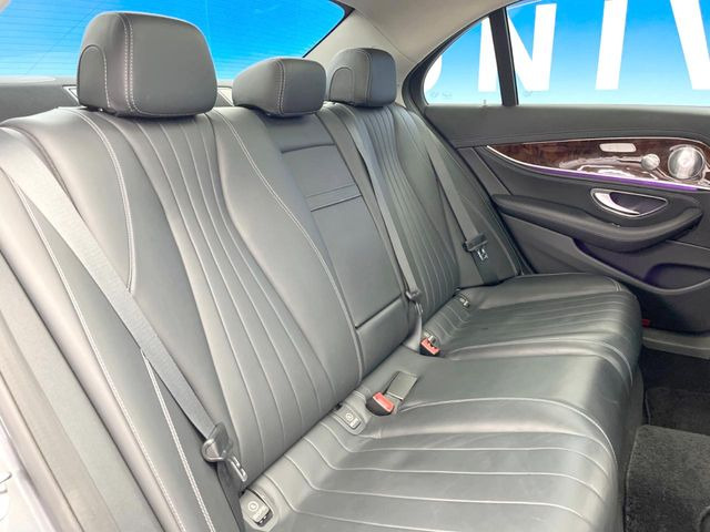 ●後部座席も気になるようなキズ・汚れやへたり等、大きなダメージはなく、良好な状態です。