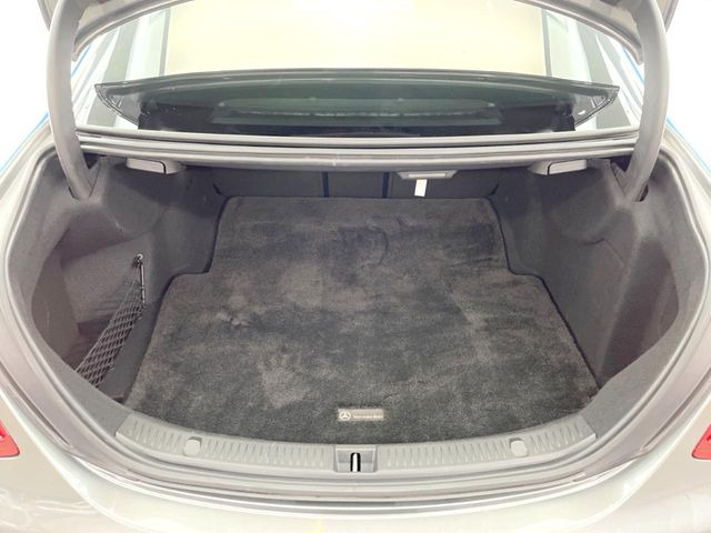 ●トランクルーム:趣味が広がる収容スペース!これだけの広さがあればお買い物やレジャーなどにも最適です!使用感も少なくきれいな状態を維持しております。