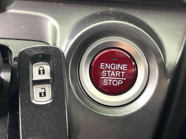 �yHonda�X�}�[�g�L�[�z�J�o����|�P�b�g�ɓ��ꂽ�܂܂ł��h�A�̎{���E�������\�ȃX�}�[�g�L�[�𑕔��B�G���W���̃I���E�I�t�����J�M�����o���K�v����������Ƃ��Ă��֗��ł���