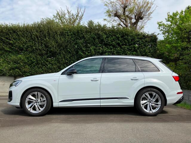 Q755 TFSI クワトロ Sライン 4WD