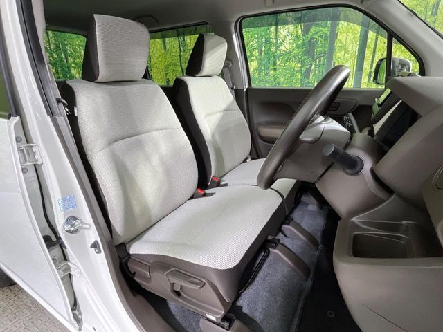 運転席シート廻りは使用感も少なく、良好な状態となっています。丁寧に使われていたことがよくわかりますね。