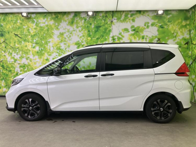 フリード1.5 クロスター ブラックスタイル