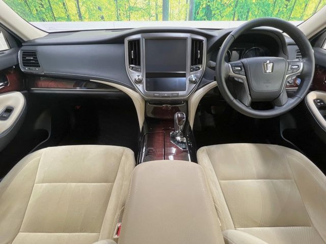 クラウンハイブリッド 2.5 ロイヤルサルーン