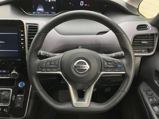 【ステアリングスイッチ】運転中、前方から目線をそらすことなく、オーディオ等の操作が可能な便利機能!安心&快適なドライブを演出してくれます♪