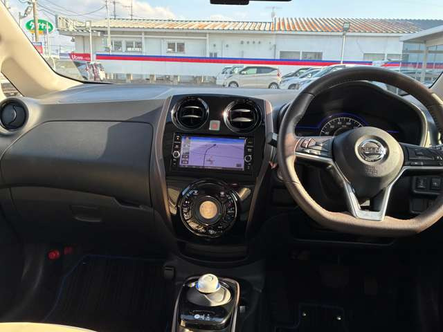 ノート1.2 e-POWER メダリスト FOUR 4WD