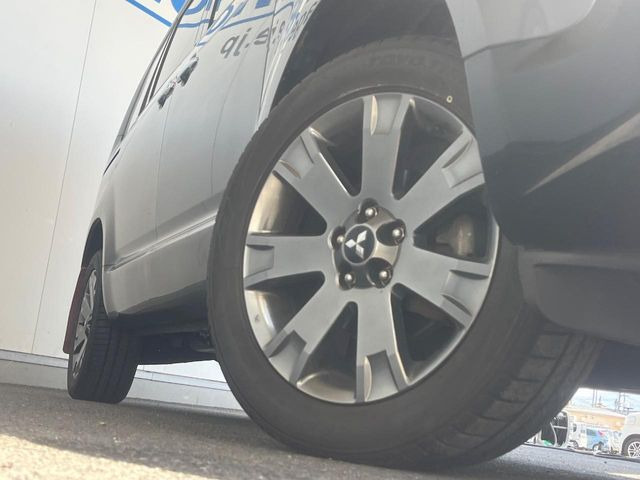 �y����18�C���`�A���~�z�C�[���z�O�ςɃ}�b�`���������A���~�z�C�[���𑕒����Ă���܂��B�e��ЊO�A���~�z�C�[����A�X�^�b�h���X�^�C�����戵�����Ă���܂��B���񂲑��k����������