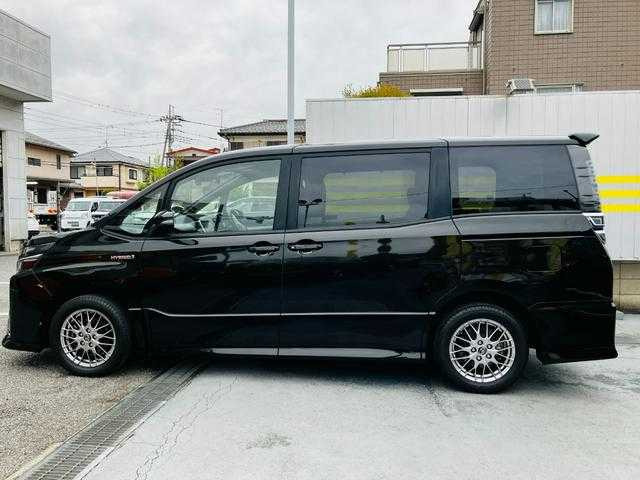 ヴォクシー1.8 ハイブリッド ZS