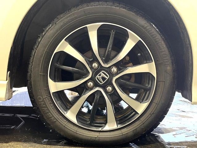 �y�����A���~�z�C�[���z�O�ςɃ}�b�`���������A���~�z�C�[���𑕒����Ă���܂��B�e��ЊO�A���~�z�C�[����A�X�^�b�h���X�^�C�����戵�����Ă���܂��B���񂲑��k����������