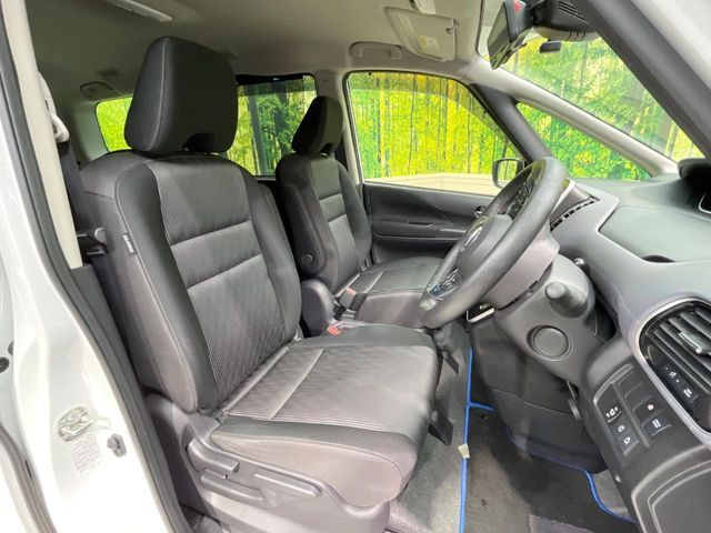 運転席シート廻りは使用感も少なく、良好な状態となっています。丁寧に使われていたことがよくわかりますね。