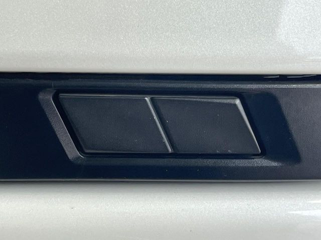【パワーバックドア】スマートキーや運転席のボタンを押すだけでリアゲートが自動で開閉します!荷物を持っている時や、高い位置にあるバックドアを閉める際に便利な機能です♪