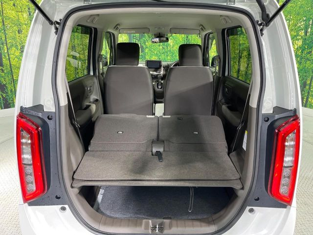 普段のお買い物や通勤、送迎等に十分な荷室スペースを確保しております。セカンドシートを倒すと、大きな荷物の積載も可能です♪