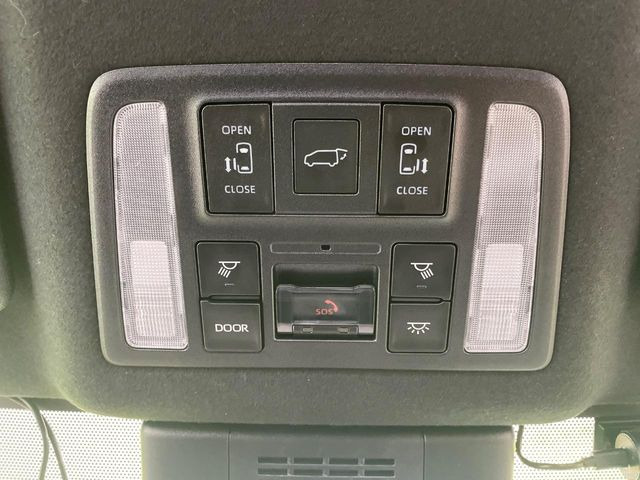 【両側パワースライドドア】スマートキーや運転席のスイッチで後席両側スライドドアの開閉が可能♪電動だから力を入れてドアを開ける必要が無く、小さなお子様でも簡単に開け閉めでき快適です♪