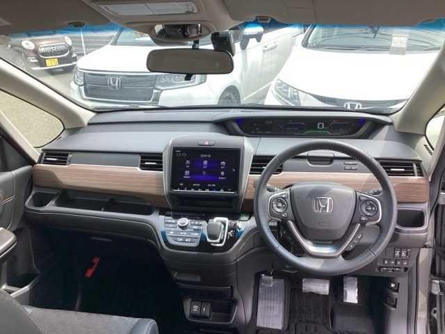 フリード1.5 ハイブリッド クロスター