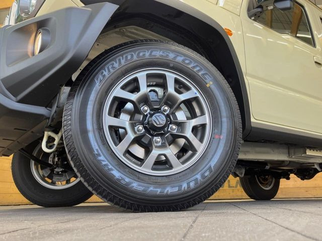 �y����15�C���`�A���~�z�C�[���z�O�ςɃ}�b�`���������A���~�z�C�[���𑕒����Ă���܂��B�e��ЊO�A���~�z�C�[����A�X�^�b�h���X�^�C�����戵�����Ă���܂��B���񂲑��k����������