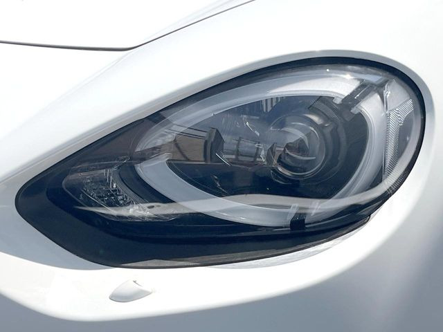 ●LEDヘッドライト:夜間走行時も良好な視界を確保し安心して運転できる高輝度LEDヘッドライトを装備!点灯速度が早く、消費電力も抑えられています。